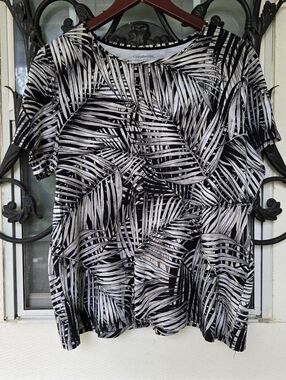 Croft & Barrow Black & White Palm Leaf Tee Cooling Summer Vacation 1X